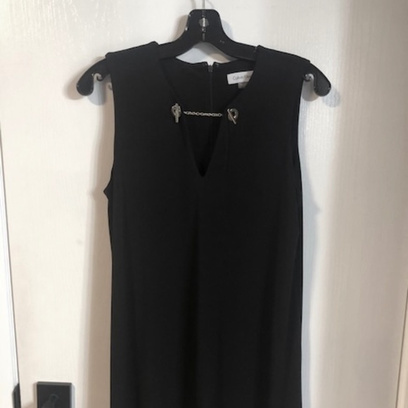 Calvin Klein Black Dress w/ Gold Chain l Size 6 - Picture 1 of 7